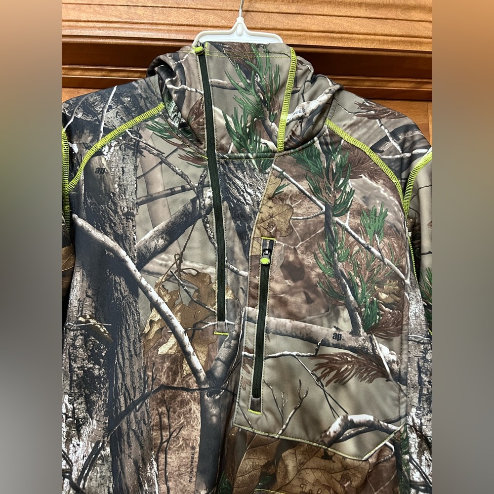 Under Armour Camo Asymmetrical Zip Pullover Sweatshirt Size Medium - Picture 2 of 12